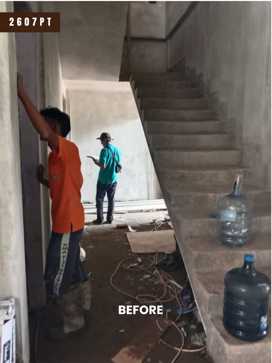 Proses survei dan pengukuran ruang bawah tangga oleh tim Mebel Minimalis Bandung di lokasi Graha Samala Cikampek